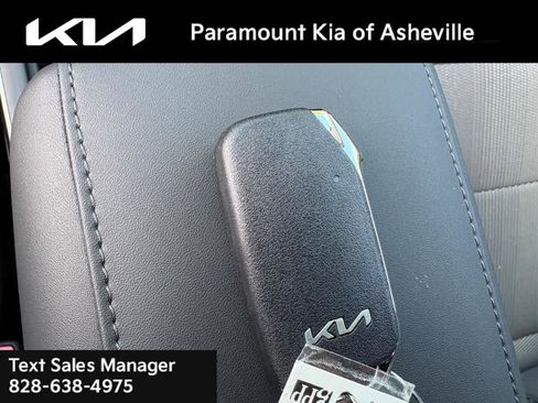 New 2025 Kia Niro EX Touring image 28