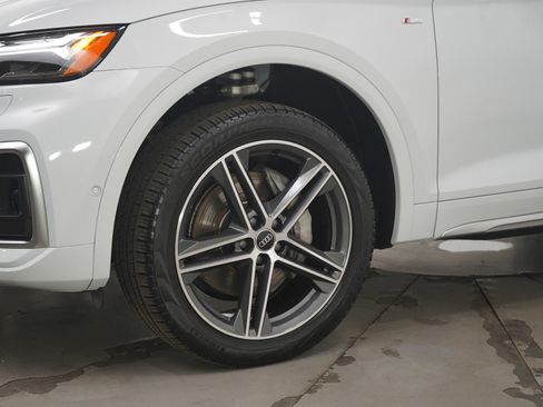 Used 2023 Audi Q5 e Prestige w/ Prestige Package image 32