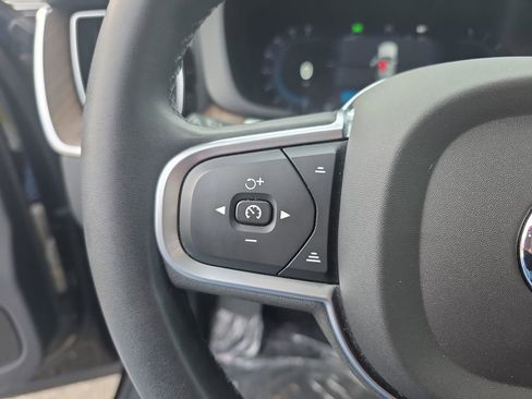 Certified 2022 Volvo XC60 B5 Momentum w/ Climate Package image 27