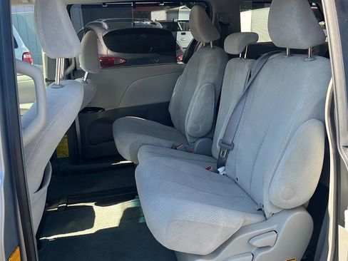 Used 2011 Toyota Sienna LE image 7