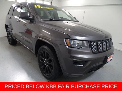 Used 2019 Jeep Grand Cherokee Altitude AWD/4WD image 1