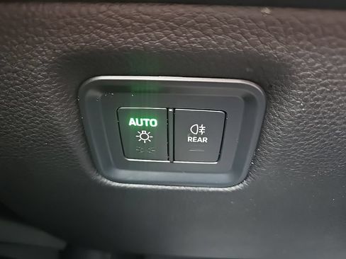 Used 2024 Porsche Cayenne w/ Premium Package AWD/4WD image 50