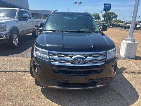 Used 2018 Ford Explorer XLT w/ Equipment Group 202A FWD image 6