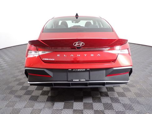 Used 2024 Hyundai Elantra SE FWD image 16