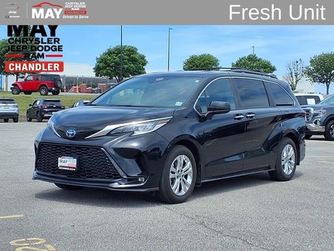 Used 2023 Toyota Sienna XSE w/ XSE Plus Package AWD/4WD image 1