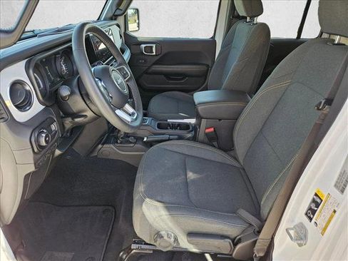 Used 2025 Jeep Wrangler Unlimited Sahara AWD/4WD image 15