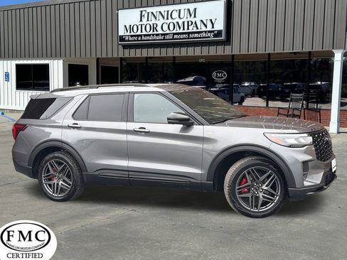 Used 2025 Ford Explorer ST-Line w/ ST-Line Street Pack image 1