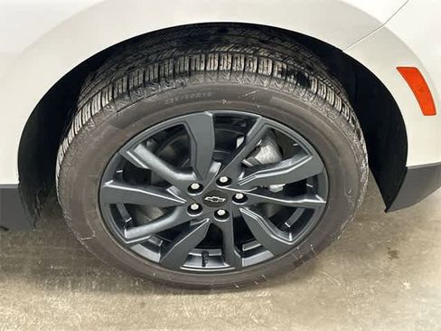 Used 2023 Chevrolet Equinox RS image 5
