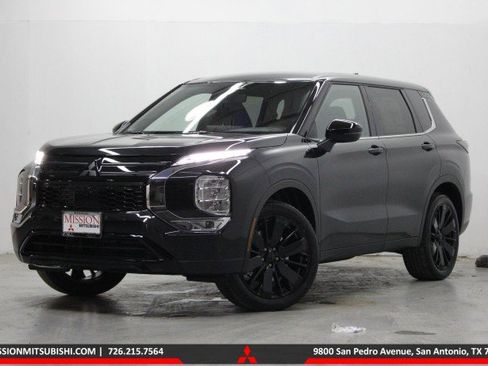 New 2026 Mitsubishi Outlander LE image 1