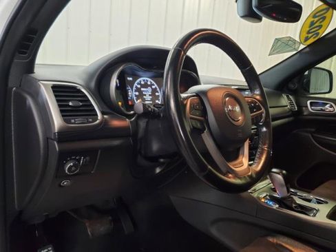Used 2020 Jeep Grand Cherokee Altitude AWD/4WD image 17