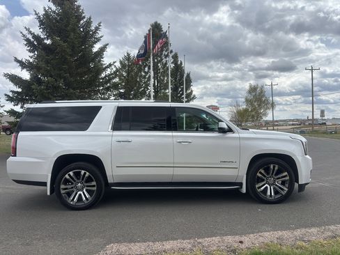 Used 2017 GMC Yukon XL Denali w/ Open Road Package AWD/4WD image 4