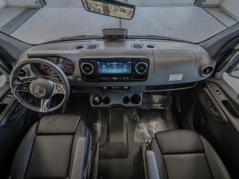 New 2025 Mercedes-Benz Sprinter 2500 image 8