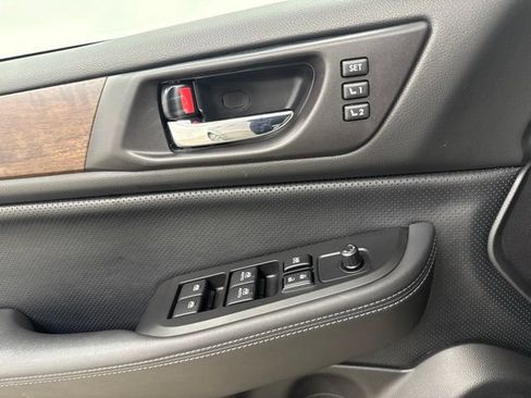 Used 2016 Subaru Outback 2.5i Limited AWD/4WD image 32