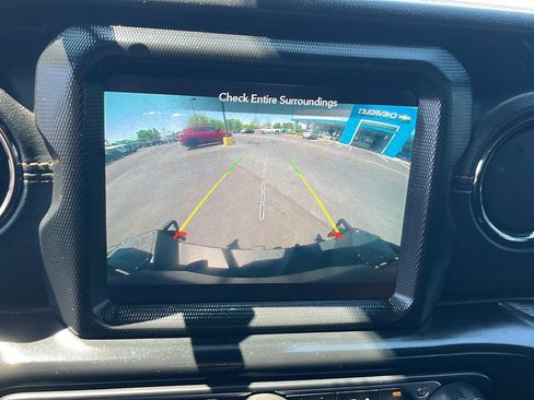 Used 2021 Jeep Wrangler Unlimited Sahara AWD/4WD image 13