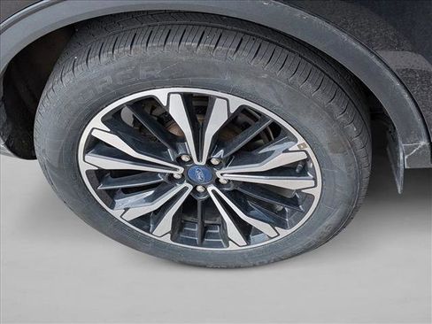 Certified 2022 Ford Escape SE w/ SE Sport Appearance Package FWD image 9