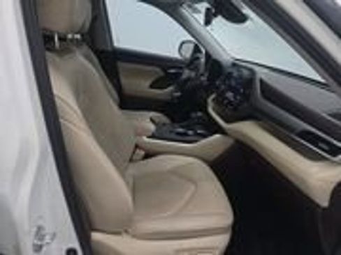 Used 2021 Toyota Highlander XLE image 14