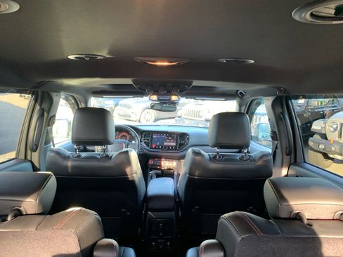 Used 2025 Dodge Durango GT image 39
