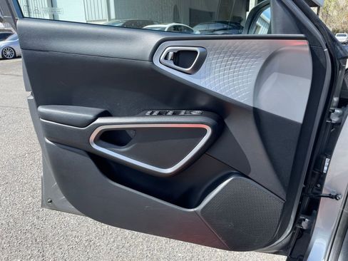 Used 2025 Kia Soul LX w/ LX Technology Package image 18