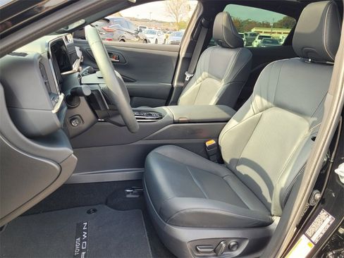 Used 2025 Toyota Crown Platinum image 5
