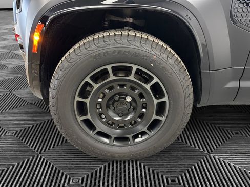 New 2026 Land Rover Defender 110 OCTA AWD/4WD image 14
