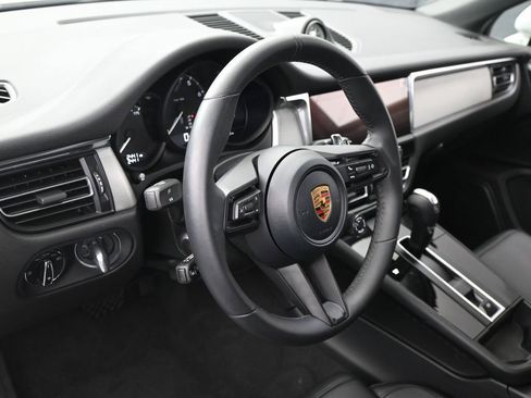 Used 2026 Porsche Macan image 5