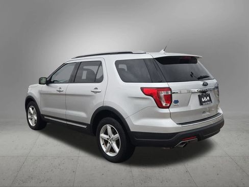 Used 2018 Ford Explorer XLT w/ Equipment Group 202A image 4