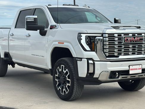 Used 2024 GMC Sierra 2500 Denali w/ Denali Reserve Package image 3