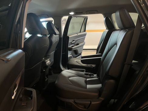 Used 2025 Toyota Grand Highlander FWD image 27