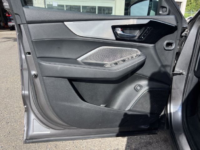 Used 2023 Acura MDX SH-AWD image 16