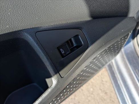 Certified 2025 Volkswagen Jetta SE w/ Sunroof Package image 29