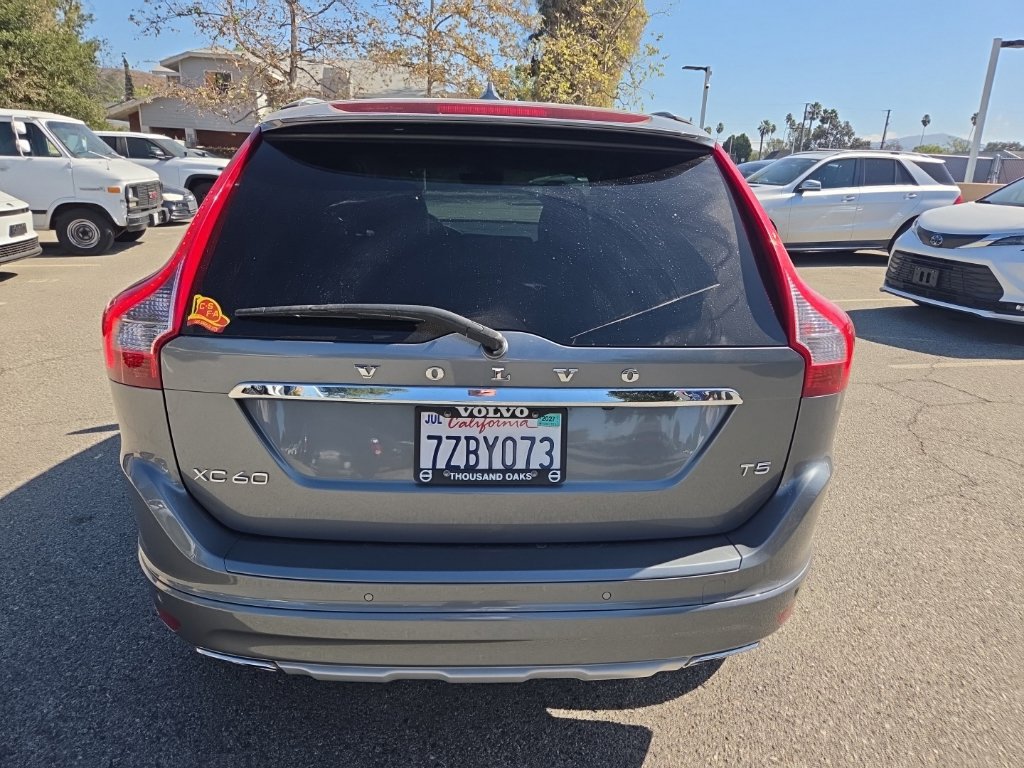 Used 2017 Volvo XC60 T5 Inscription w/ Preferred Option Package FWD image 4