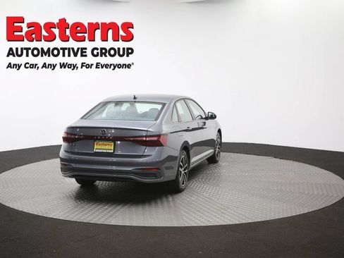 Used 2025 Volkswagen Jetta SE FWD image 37
