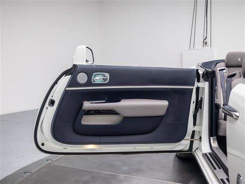 Used 2020 Rolls-Royce Dawn RWD image 42