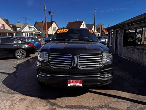 Used 2015 Lincoln Navigator 4WD image 2