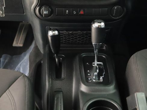Used 2018 Jeep Wrangler Unlimited Sport w/ Connectivity Group AWD/4WD image 21