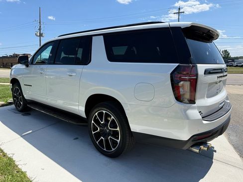 Used 2023 Chevrolet Suburban RST w/ Sport Performance Package AWD/4WD image 3