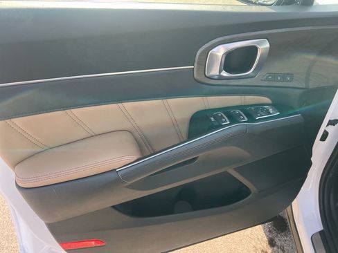 Certified 2025 Kia Sorento SX Prestige w/ Olive Brown Leather Package image 7