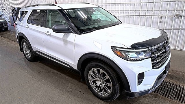 Used 2025 Ford Explorer Active w/ Active Comfort Package AWD/4WD image 4