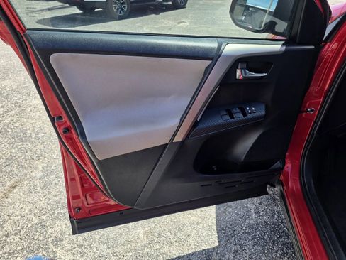Used 2015 Toyota RAV4 XLE FWD image 10