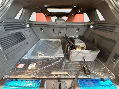 New 2026 Land Rover Range Rover Sport SV image 17