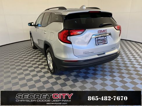 Used 2018 GMC Terrain SLE w/ Driver Convenience Package image 5
