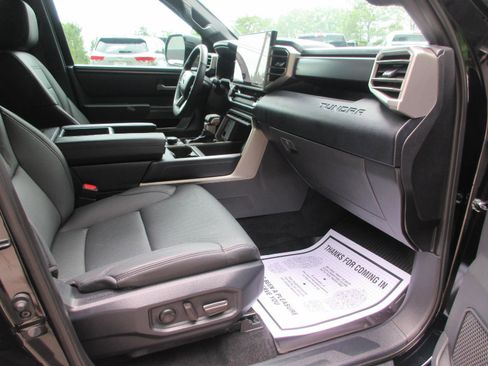 Used 2025 Toyota Tundra SR5 w/ SR5 Premium Package AWD/4WD image 22