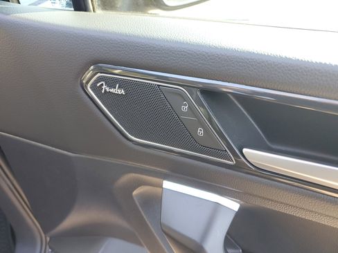 Used 2022 Volkswagen Tiguan SEL R-Line image 11