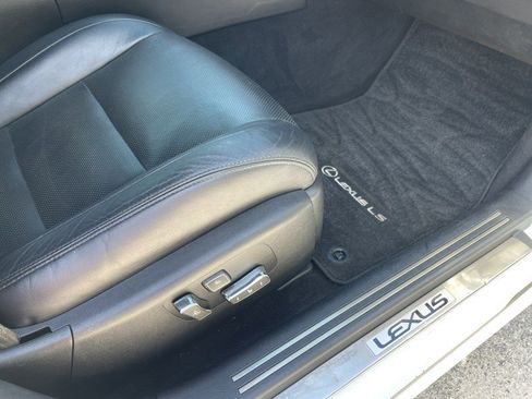 Used 2013 Lexus LS 460 AWD w/ F-Sport Pkg image 9