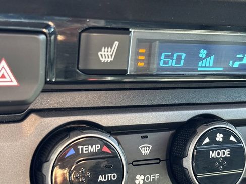 Used 2018 Toyota Tacoma TRD Sport image 34