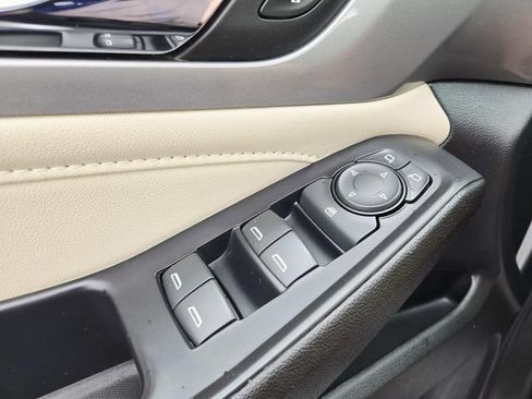 Used 2022 Chevrolet Traverse LS AWD/4WD image 32