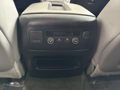 Used 2015 Chevrolet Tahoe LT image 33