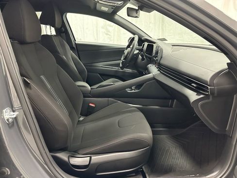 Used 2025 Hyundai Elantra Sport image 55