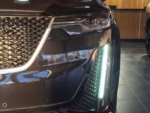 Used 2025 Cadillac XT6 Sport image 9