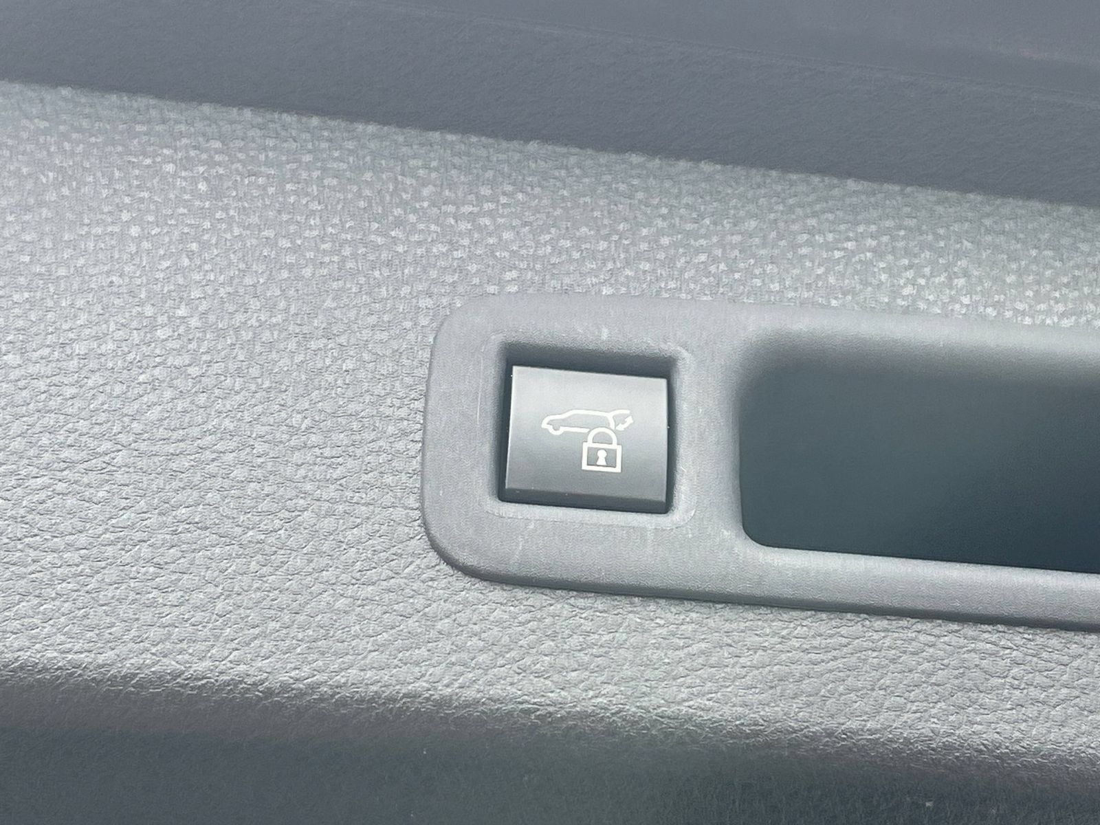 Used 2025 Toyota Sienna XLE FWD image 22